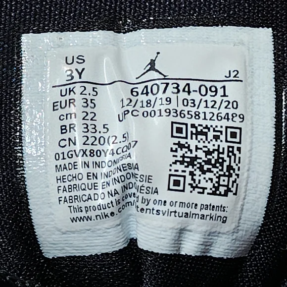 Jordan 1 Mid 'Triple Black Tumbled Leather' (PS) Kid's Size 3Y - Picture 2 of 7